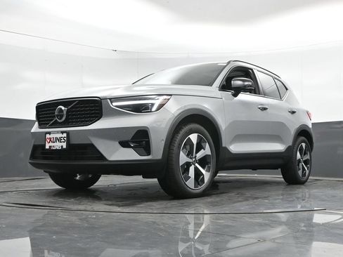 New 2026 Volvo XC40 B5 Plus w/ Protection Package Premier AWD/4WD image 42