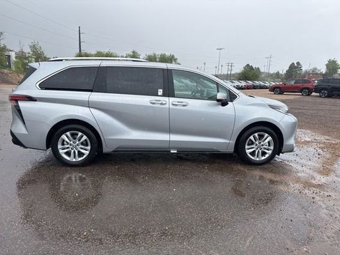 Used 2025 Toyota Sienna Limited AWD/4WD image 7