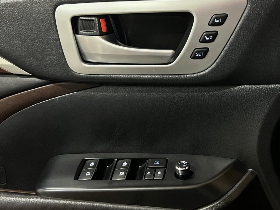 Used 2016 Toyota Highlander Limited AWD/4WD image 13