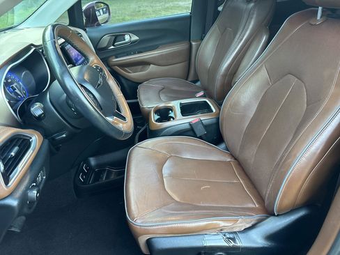 Used 2017 Chrysler Pacifica Limited image 10