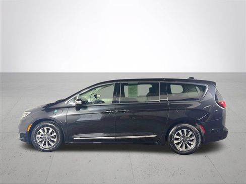 Used 2023 Chrysler Pacifica Limited FWD image 9