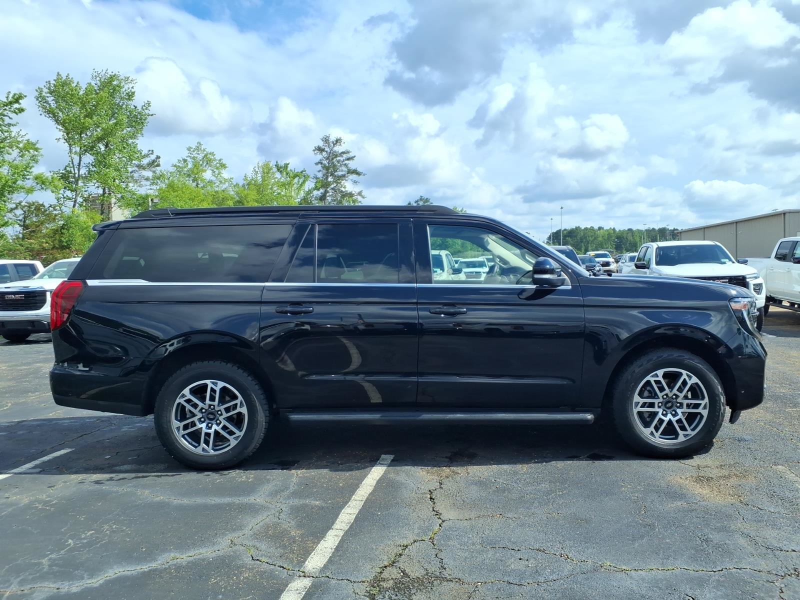 Used 2025 Ford Expedition Max Active AWD/4WD image 3