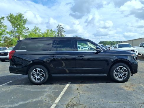 Used 2025 Ford Expedition Max Active AWD/4WD image 3