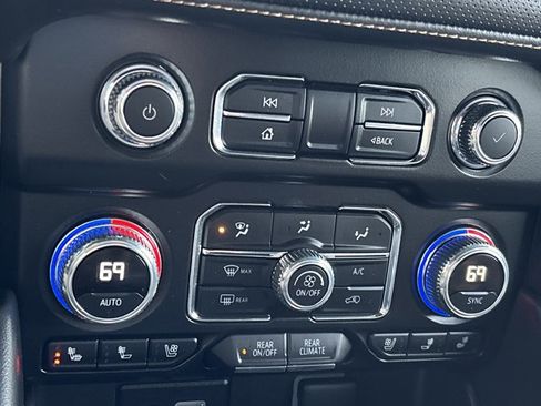 Used 2023 GMC Yukon AT4 image 41