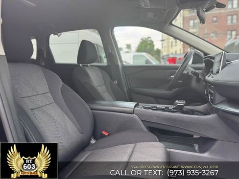 Used 2024 Nissan Rogue SV image 18