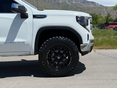 Used 2023 GMC Sierra 1500 SLE AWD/4WD image 3
