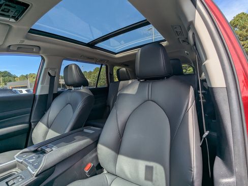 Used 2024 Toyota Grand Highlander XLE image 9