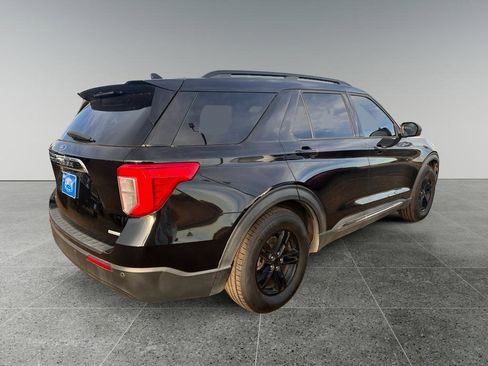 Used 2020 Ford Explorer XLT image 3