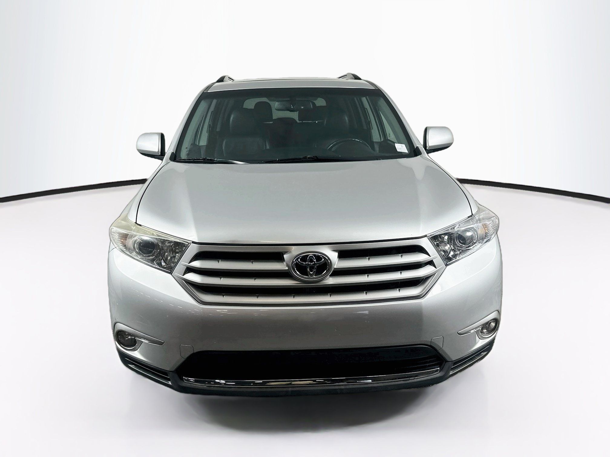 Used 2012 Toyota Highlander SE w/ Tow Pkg FWD image 2