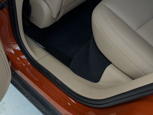 Used 2025 Porsche Macan image 40