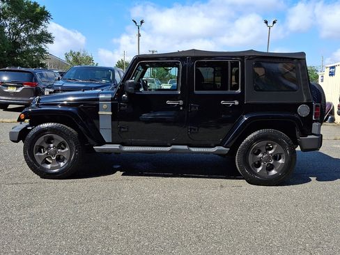 Used 2017 Jeep Wrangler Unlimited Sport AWD/4WD image 2