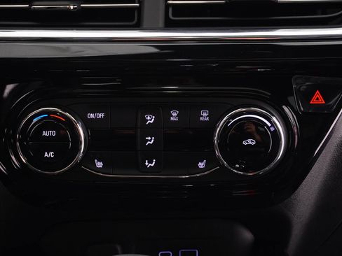 New 2026 Chevrolet Trax RS w/ Sunroof Package image 26