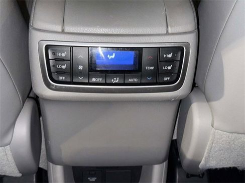 Used 2017 Toyota Highlander Limited Platinum image 21
