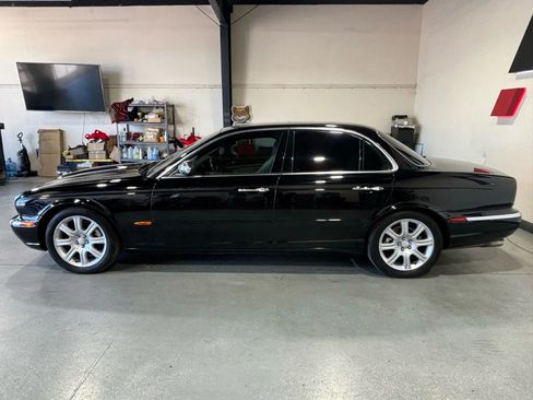 Used 2004 Jaguar XJ8 image 4