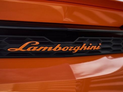 Used 2025 Lamborghini Urus SE image 10