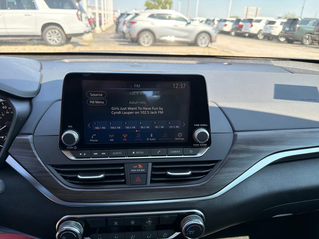 Used 2025 Nissan Altima 2.5 SV FWD image 24