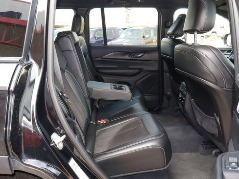 Used 2023 Jeep Grand Cherokee Altitude image 24