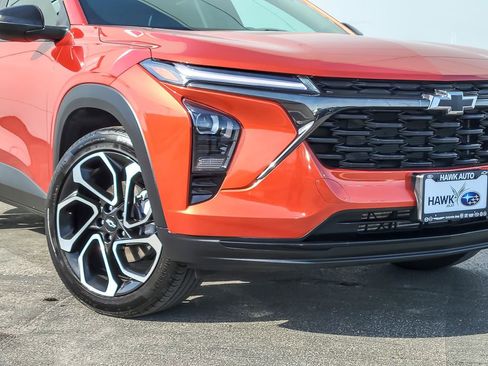 Used 2024 Chevrolet Trax RS w/ Sunroof Package image 2