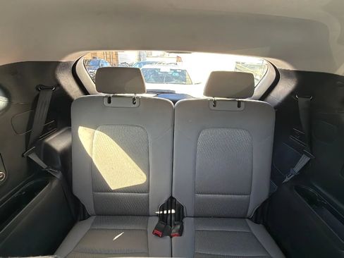 Used 2017 Hyundai Santa Fe SE image 29