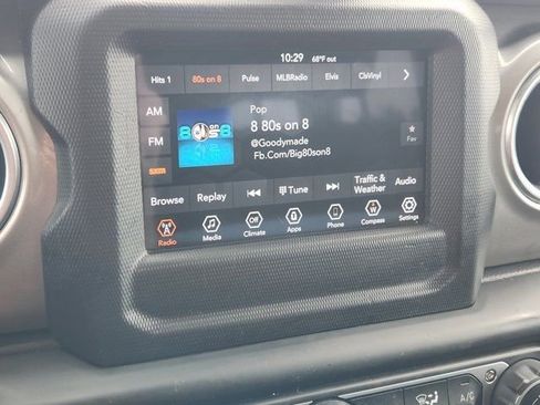 Used 2019 Jeep Wrangler Unlimited Sahara image 5