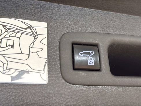 Used 2022 Toyota Sienna Limited AWD/4WD image 11