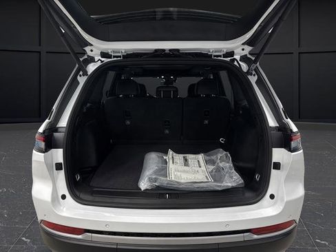 New 2026 Jeep Grand Cherokee Limited w/ Luxury Tech Group II image 15