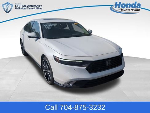 Used 2023 Honda Accord Touring image 1