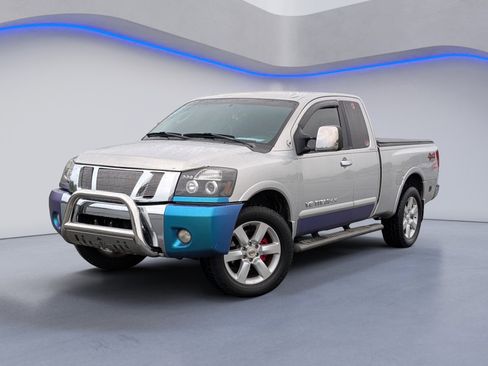 Used 2008 Nissan Titan LE w/ Tow Pkg AWD/4WD image 2