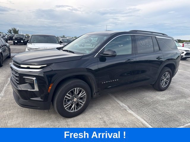 Used 2026 Chevrolet Traverse LT FWD image 1