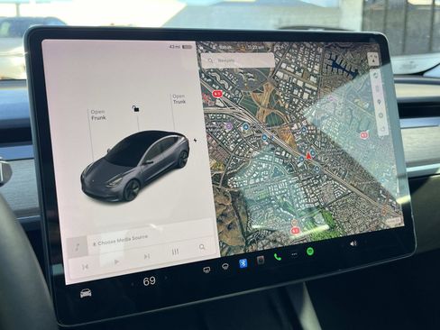 Used 2021 Tesla Model 3 Standard Range Plus image 12