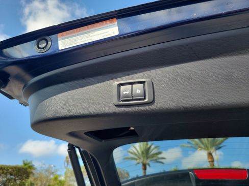 Used 2025 Mitsubishi Outlander AWD image 6