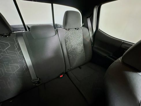 Used 2017 Toyota Tacoma TRD Off-Road w/ Tow Package (A/T) AWD/4WD image 14