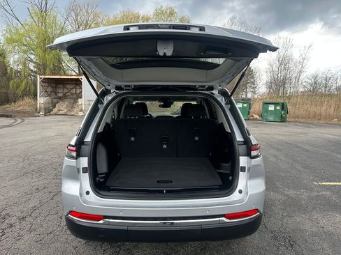 Used 2024 Jeep Grand Cherokee Laredo X image 16