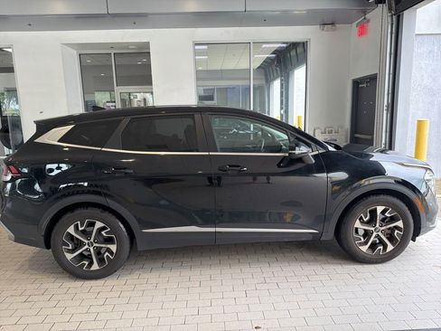 Used 2024 Kia Sportage EX FWD image 2