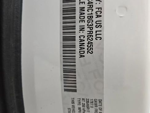 Used 2023 Chrysler Pacifica Touring-L image 57