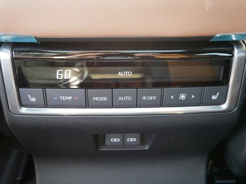 Used 2024 Lexus GX 550 w/ Cold Area Package AWD/4WD image 13