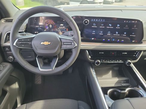 New 2026 Chevrolet Suburban LS image 4