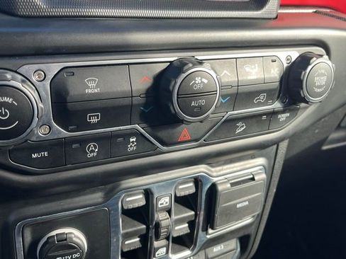 Used 2021 Jeep Wrangler Unlimited Rubicon w/ Uconnect 4C Nav & Sound Group AWD/4WD image 18