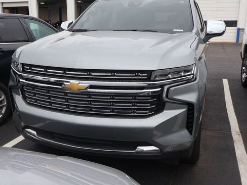 Used 2024 Chevrolet Suburban Premier AWD/4WD image 2