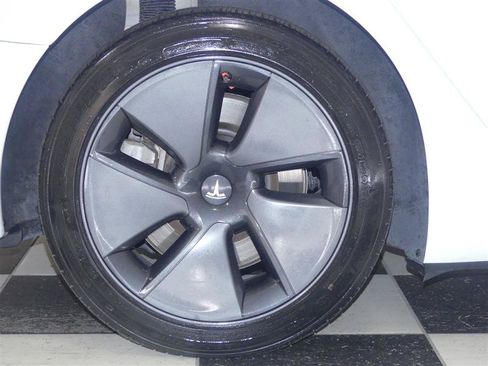 Used 2023 Tesla Model 3 Standard Range RWD image 30