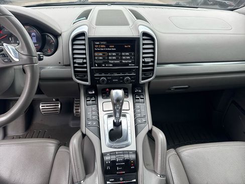 Used 2011 Porsche Cayenne Turbo AWD/4WD image 10