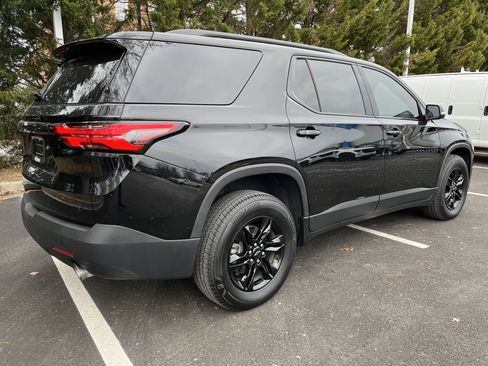 Used 2023 Chevrolet Traverse LT w/ Midnight/Sport Edition image 10