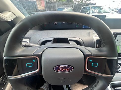 Used 2025 Ford Expedition Active AWD/4WD image 16