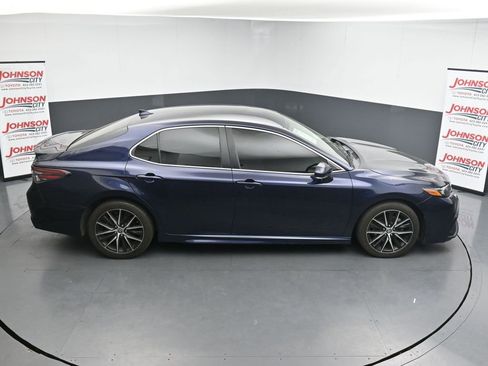 Used 2022 Toyota Camry SE FWD image 17