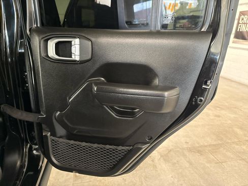 Used 2024 Jeep Wrangler Unlimited image 51