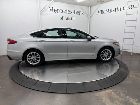 Used 2019 Ford Fusion SE FWD image 8