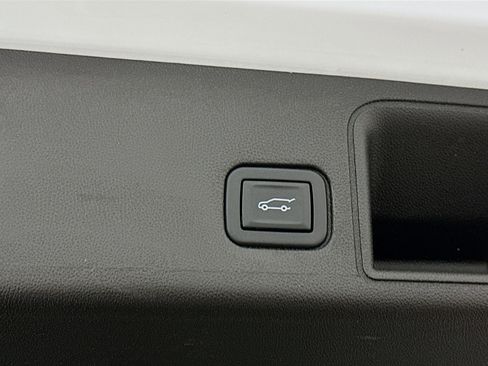 Used 2022 GMC Terrain SLT image 31