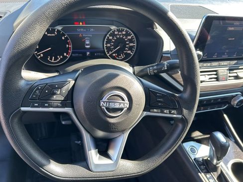 Used 2024 Nissan Altima 2.5 SV image 12