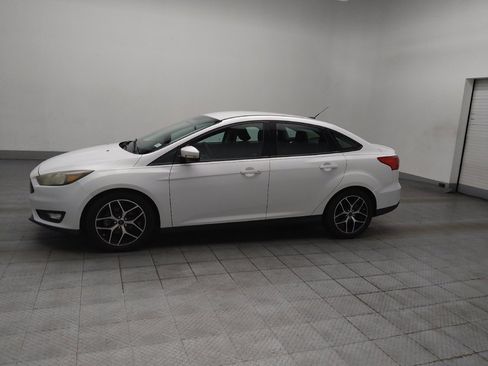 Used 2017 Ford Focus SE FWD image 2