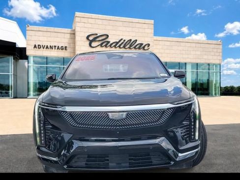 Certified 2025 Cadillac Optiq Luxury 2 w/ LPO, Floor Liner Package AWD/4WD image 5
